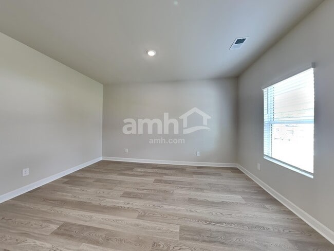 Photo - 303 Granby Trl