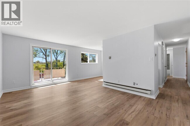 Photo - 950 Eastlawn Ave
