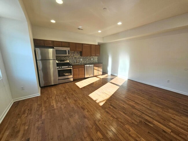 Building Photo - 601 N 39th St Unit 2