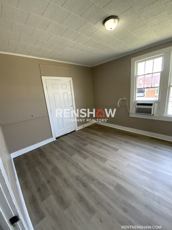 Photo - 109 S Church St