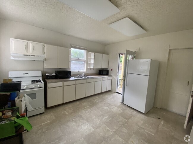 Building Photo - 133 Linden Ave Rental