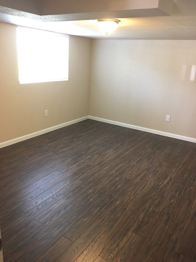 Spacious 1BR/1BA plus HUGE office/den!