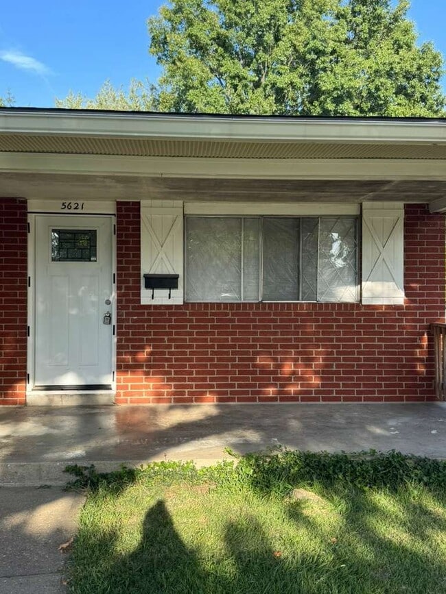 Photo - 5621 N Strathbury Ave