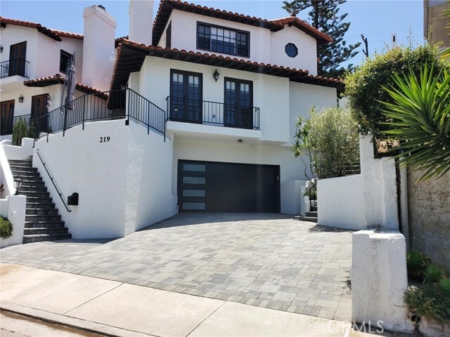 Building Photo - 219 W Escalones