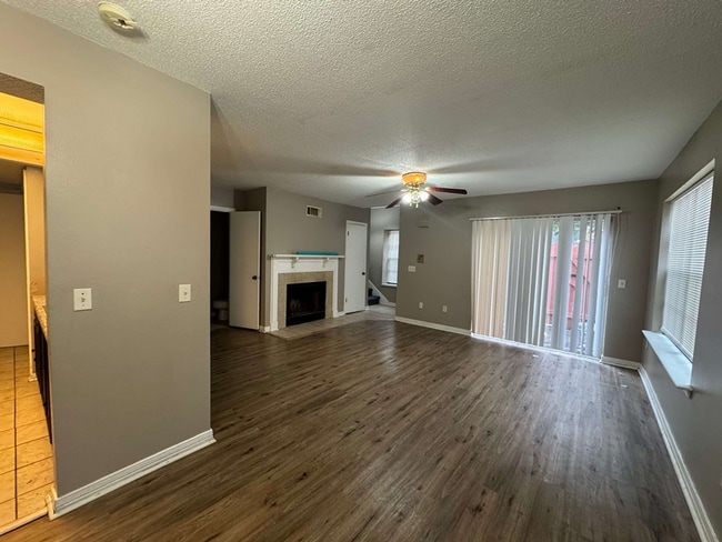 Building Photo - 2004 Greenpoint Dr