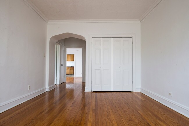 7927 S Ellis