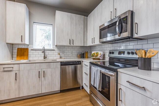 1 BR, 1 BA - 754SF