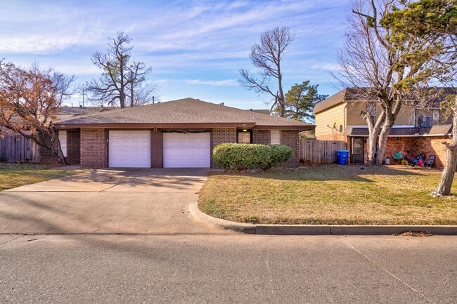 Building Photo - 3 bed 2 bath duplex in Midwest City
