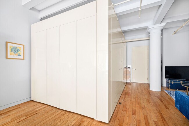 Photo - 16-20 W 19th St