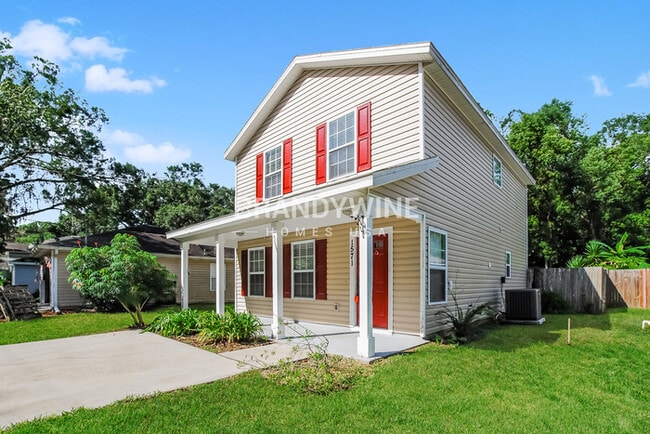 Photo - 1571 N Whitney St