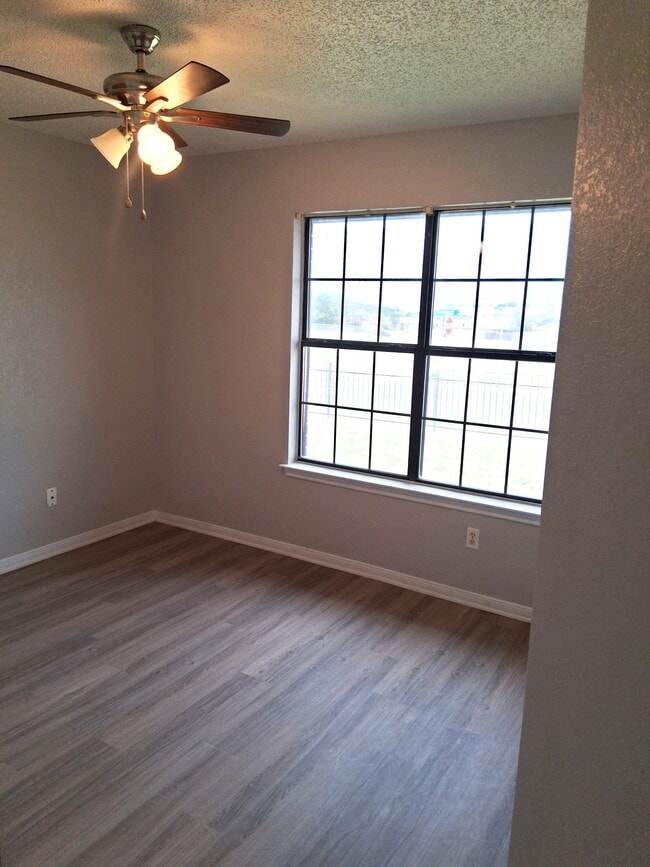 Photo - 3801 Riverrock Dr