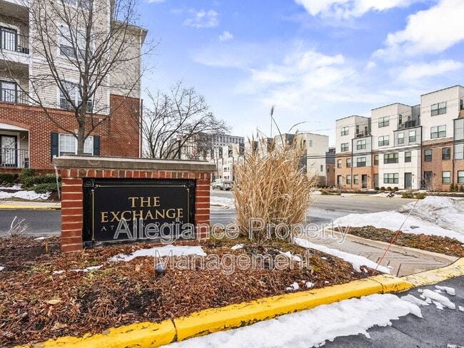 Building Photo - 4852 Eisenhower Ave