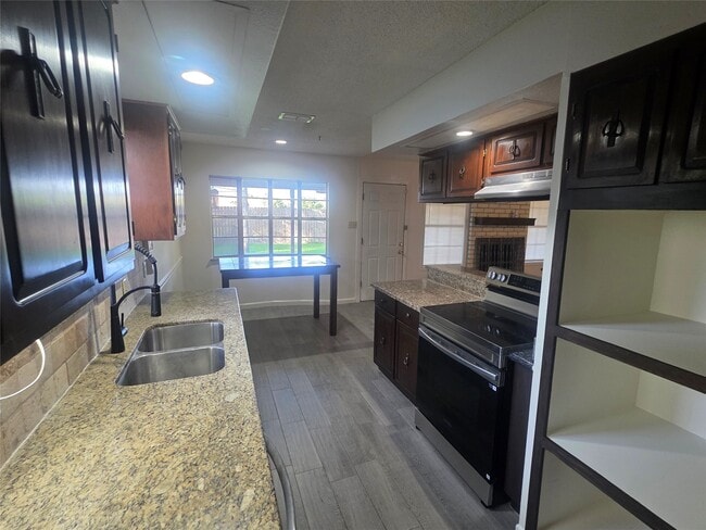 Building Photo - 11119 Sageburrow Dr