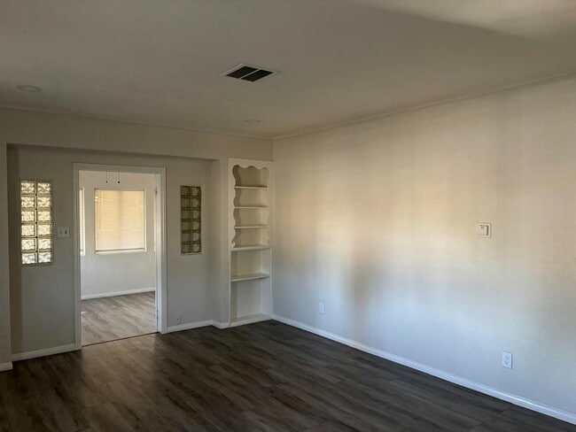 Photo - 1061 Beaumont Ave