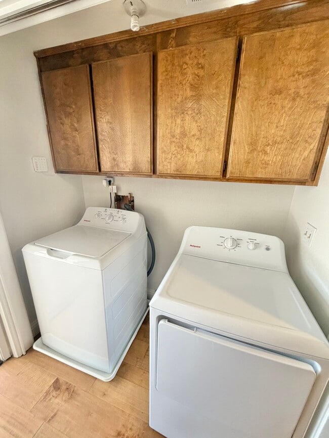 Beautifully updated 3 bedroom 2 bathroom duplex in Carmichael!