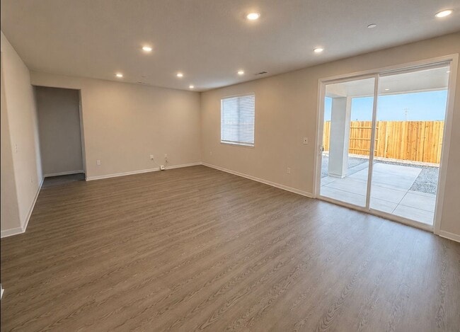 Photo - 3941 Slab St