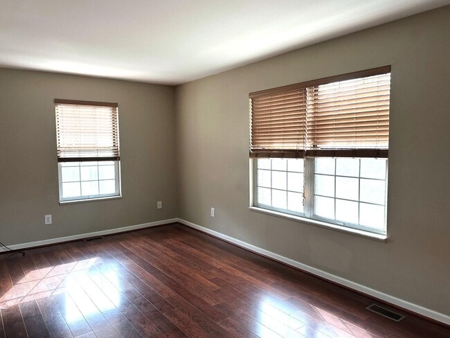 Photo - 3456 Burbank Dr