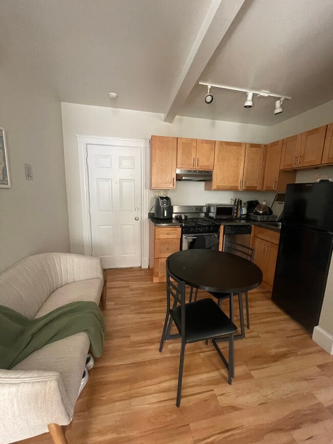 Photo - 835 Beacon St