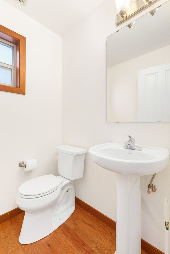 Photo - South Seattle 2 Bedroom 1.5 Bath Townhouse - 1 Car Garage