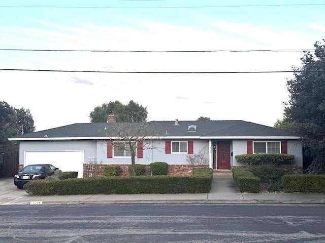 Building Photo - 4223 Ridge Dr