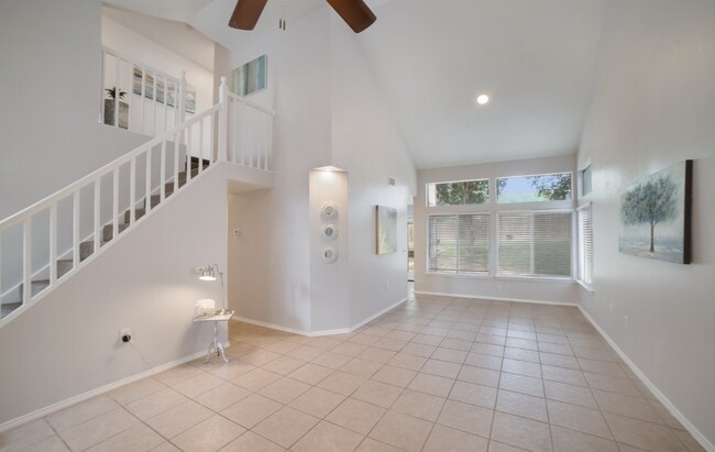 Photo - 14718 Hillside View