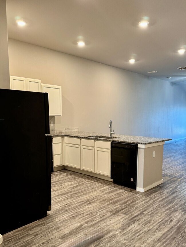 Photo - 2121 N Avenue J Ave