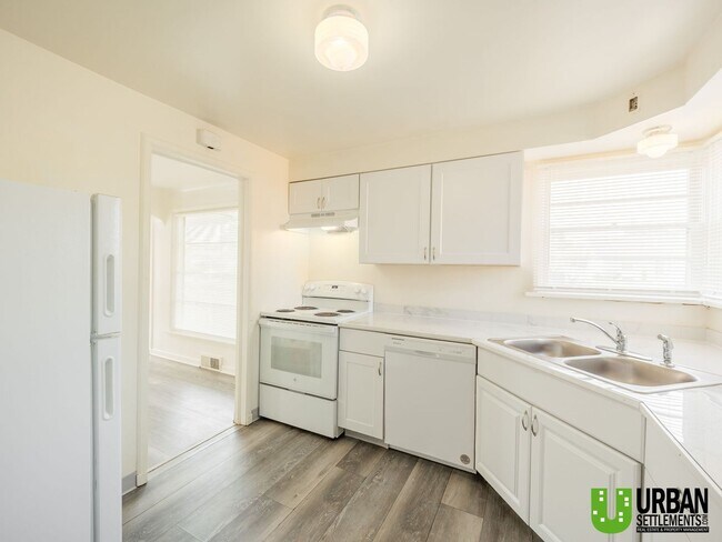 Photo - 2427 W Walton Ave