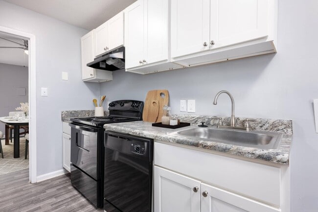 Kitchen - Legacy Sedgefield Townhomes