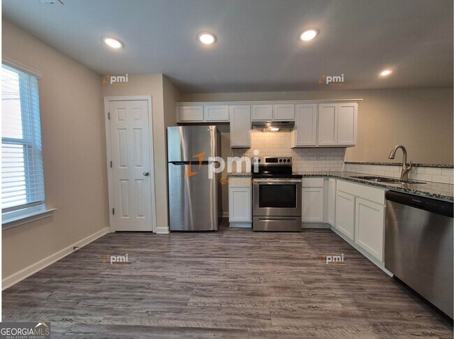 4438 Pinscher St