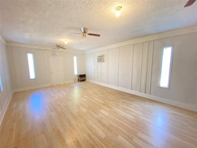 Building Photo - 9404 Dulcimer St Rental