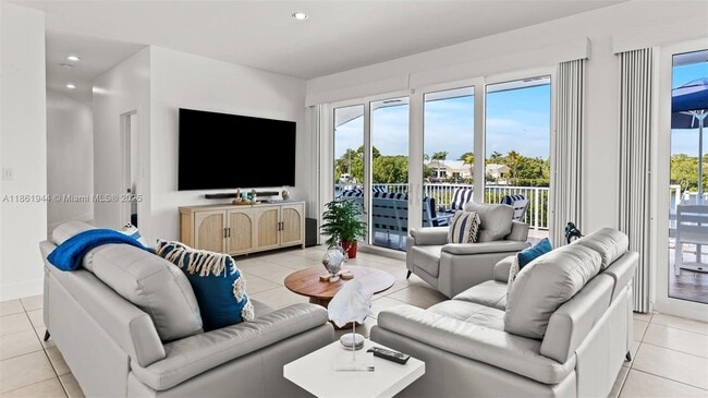 Photo - 7760 Aviation Blvd