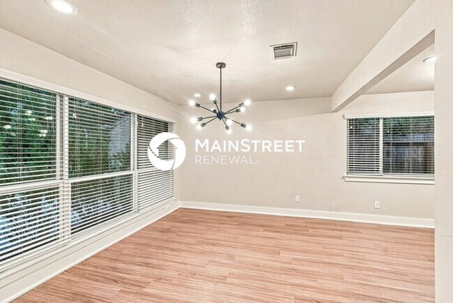 Photo - 4 Bedroom Pet-Friendly Home in Houston, TX with Main Street Renewal