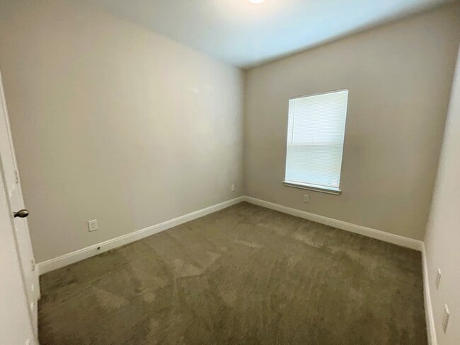 Building Photo - 2218 Bringhurst St Rental