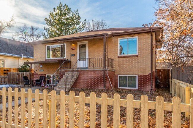 Charming Upper Unit Duplex in the Heart of Englewood!