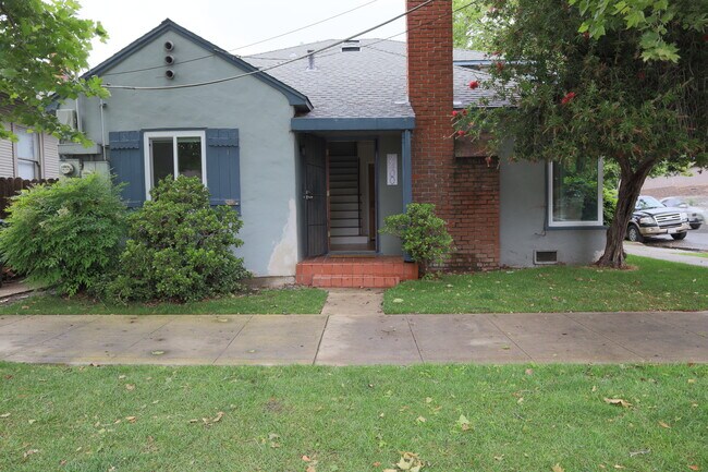 Building Photo - 2400 27th St Unit 2400 27th st