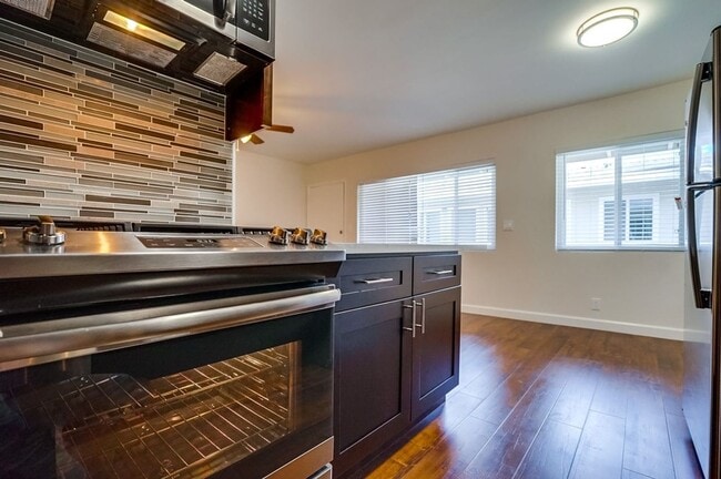 Photo - 633 W Hyde Park Blvd Unit 11