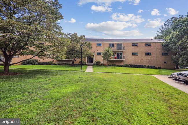 Building Photo - 10631 Montrose Ave Unit M-202 Rental