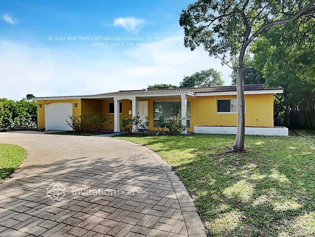 Building Photo - 2710 NE 53rd St