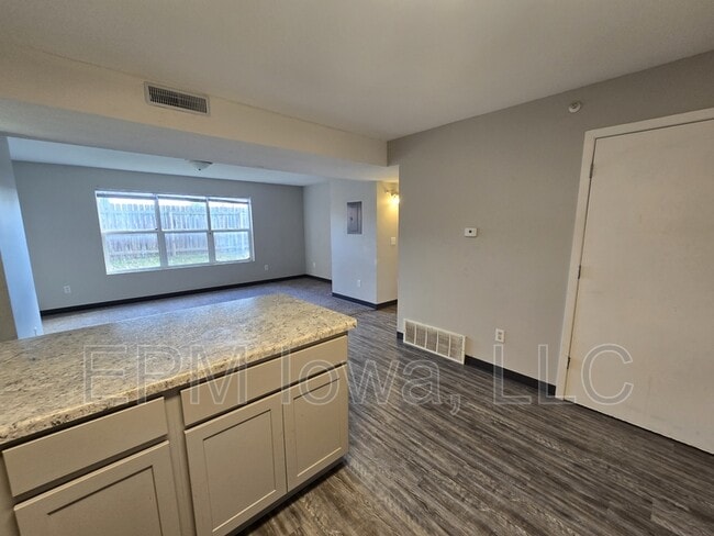 Photo - 60 Miller Ave SW