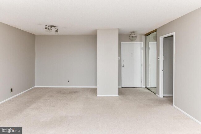 Photo - 205 Yoakum Pkwy Unit 1803