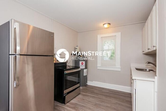Photo - 3 Bedroom Pet-Friendly Home in Charlotte, NC with Main Street Renewal