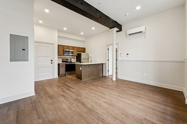 Photo - 401 Martin St