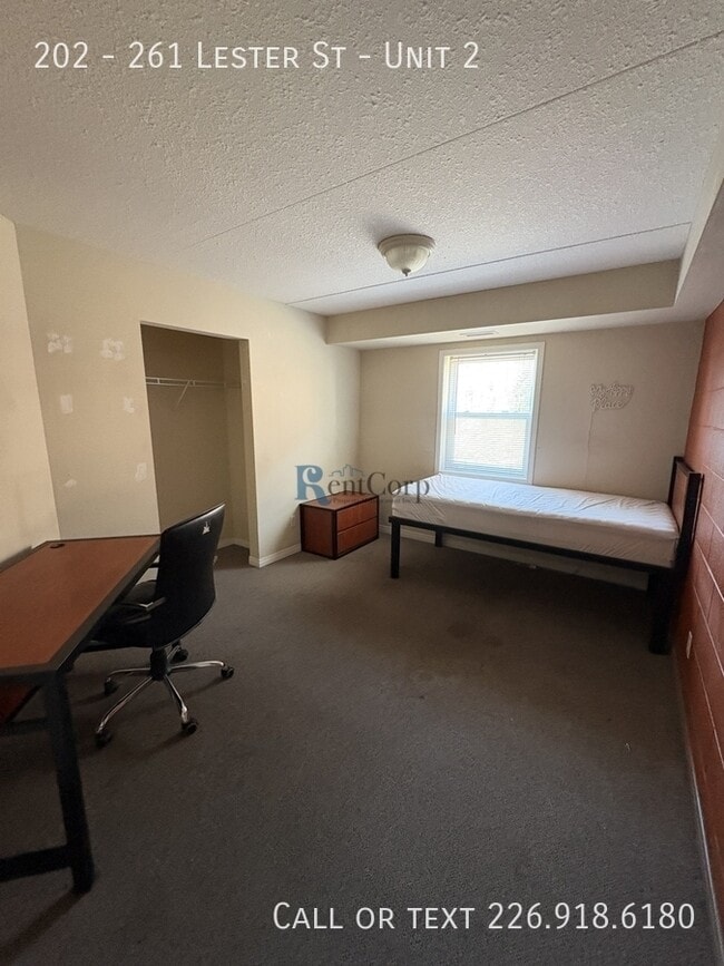 Building Photo - 261-261 Lester St Unit 2