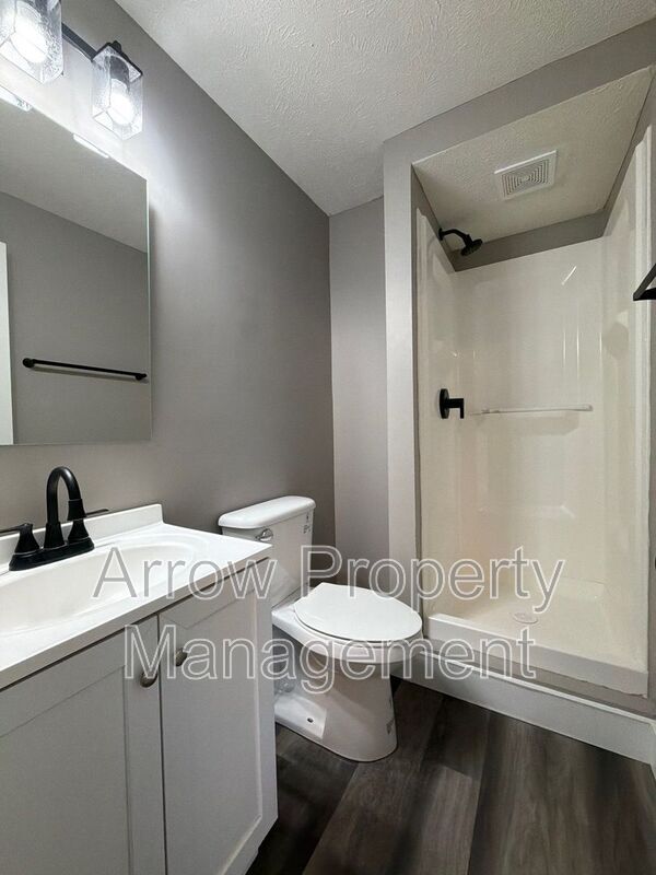 Photo - 877 N 26th St