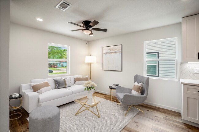 Photo - 3923 Alsace St