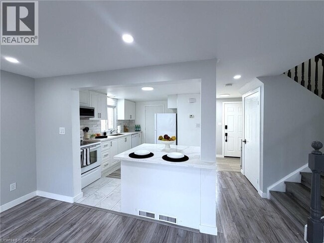 Photo - 39 Camrose Ct