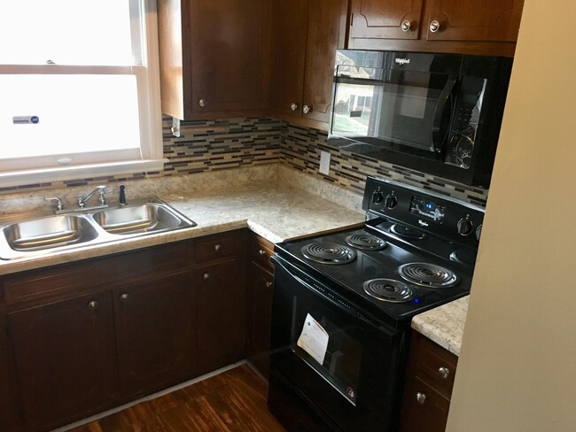 Photo - 1502 Medland Rd NW Unit D
