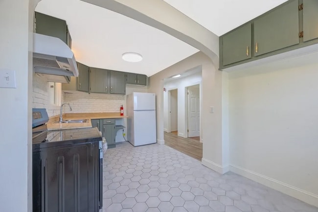 Photo - 318 Newton St