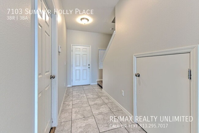 7103 Summer Holly Pl