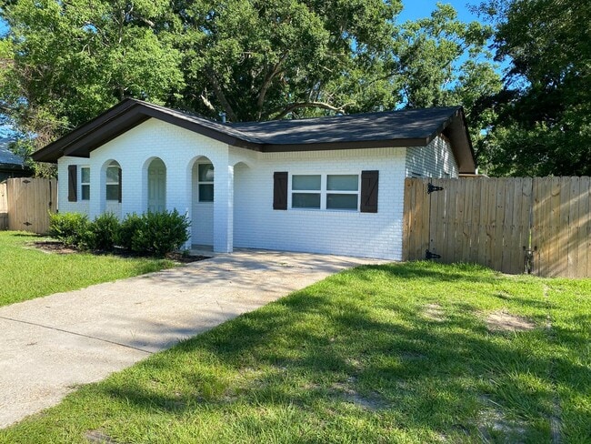 Photo - OCEAN SPRINGS GOLF CART DISTRICT - 3 BED 1 BATH HOUSE